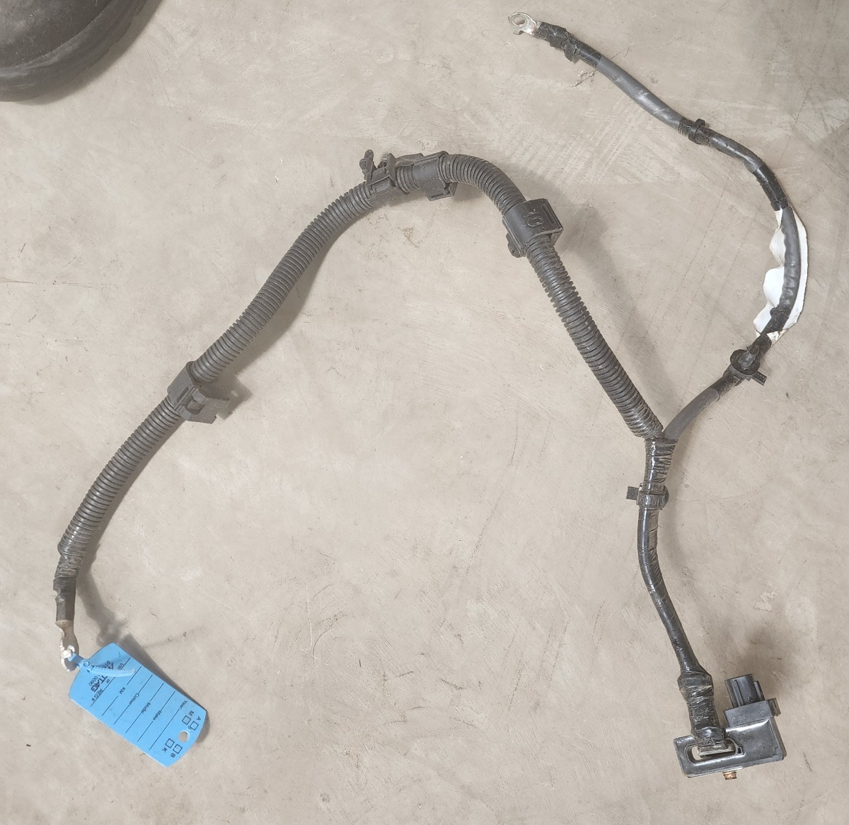 STARLET CROSS BATTERY TERMINAL CABLE