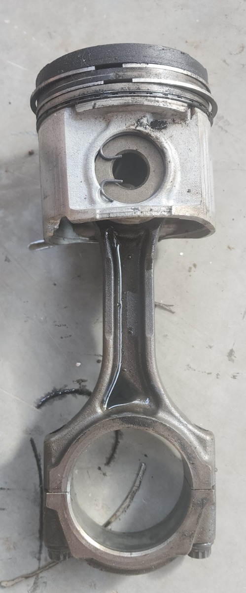 HILUX 2.5 D4D PISTON AND CONROD