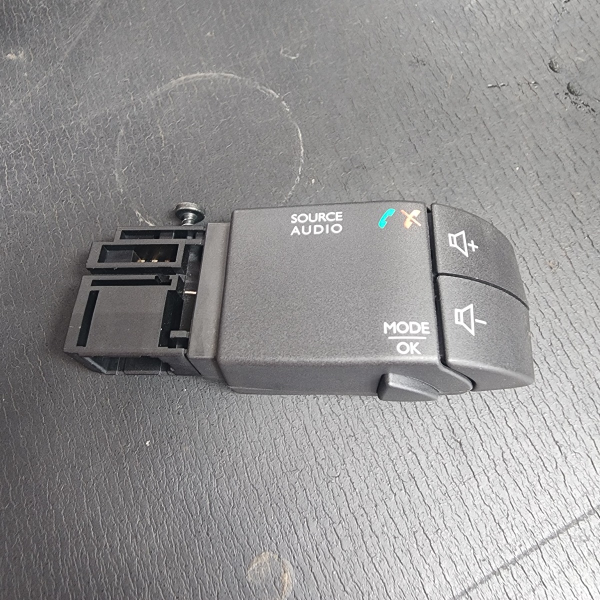 SANDERO II RADIO STEERING CONTROLS
