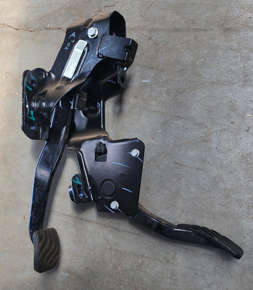 KIGER PEDAL BRACKET