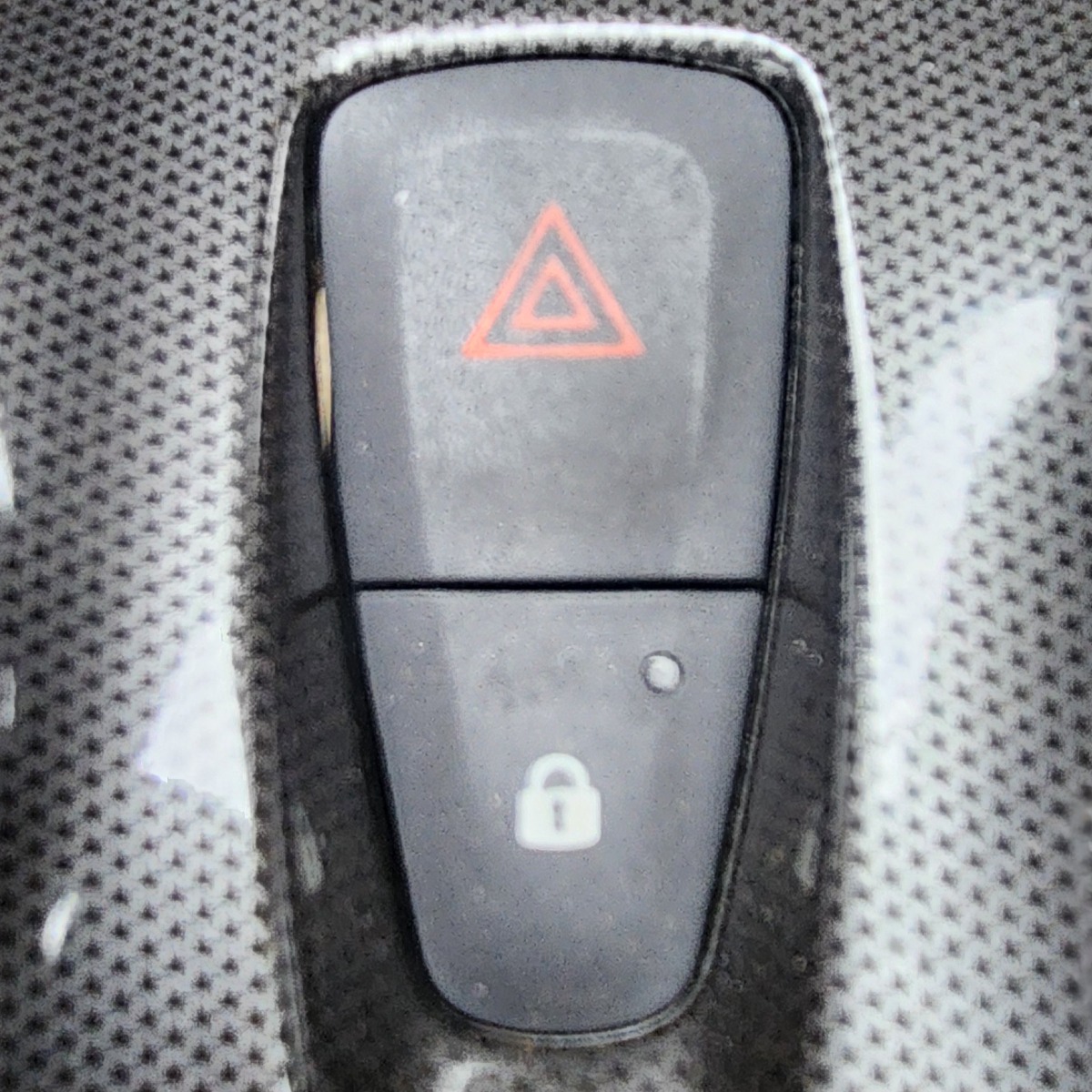 SANDERO 2 HAZARD SWITCH/CENTRE LOCK BUTTON