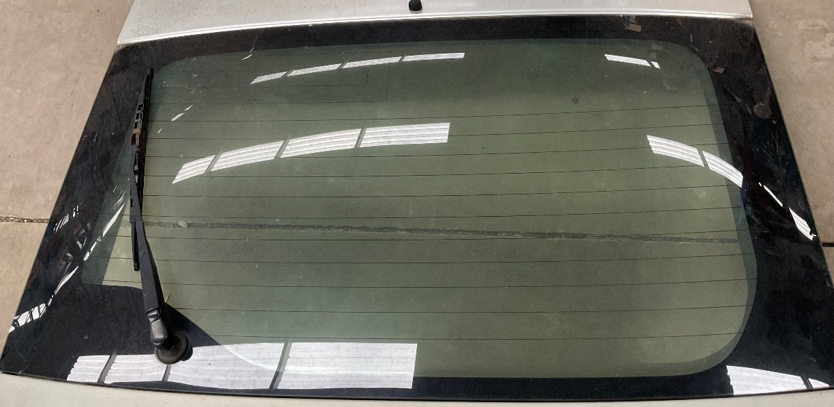 PRIUS UPPER TAILGATE GLASS