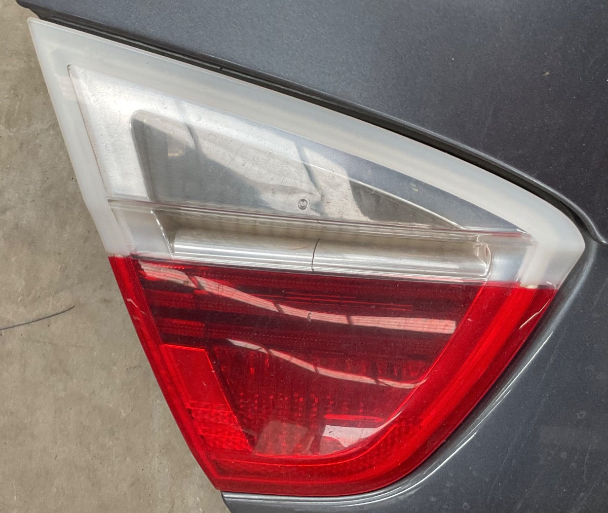 E90 LEFT INNER TAIL LAMP