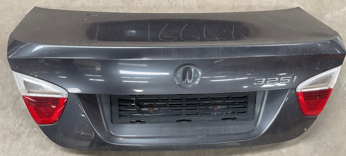 E90 BOOT LID (SHELL)