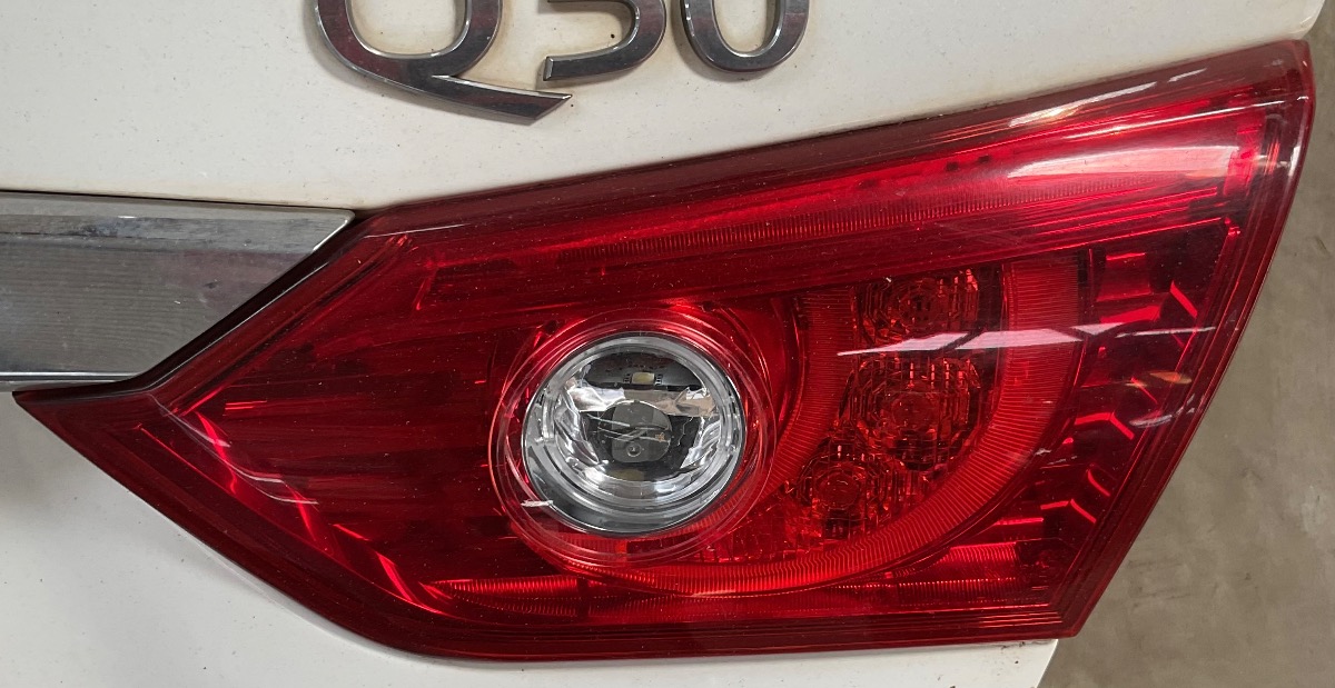 Q50 RIGHT INNER TAIL LIGHT