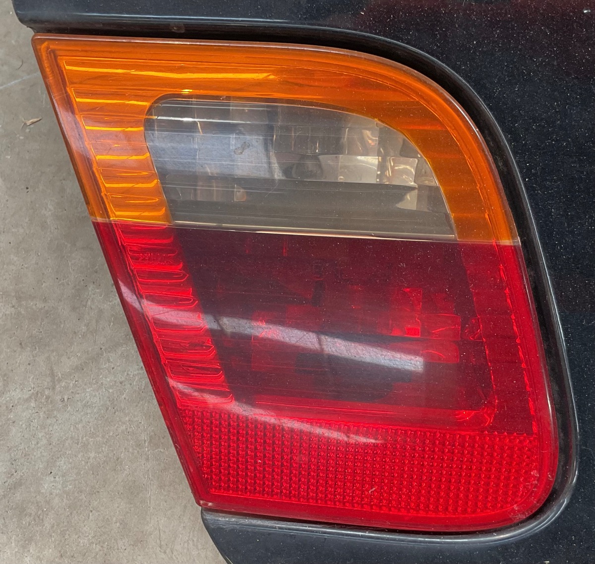 E46 LEFT INNER TAIL LIGHT
