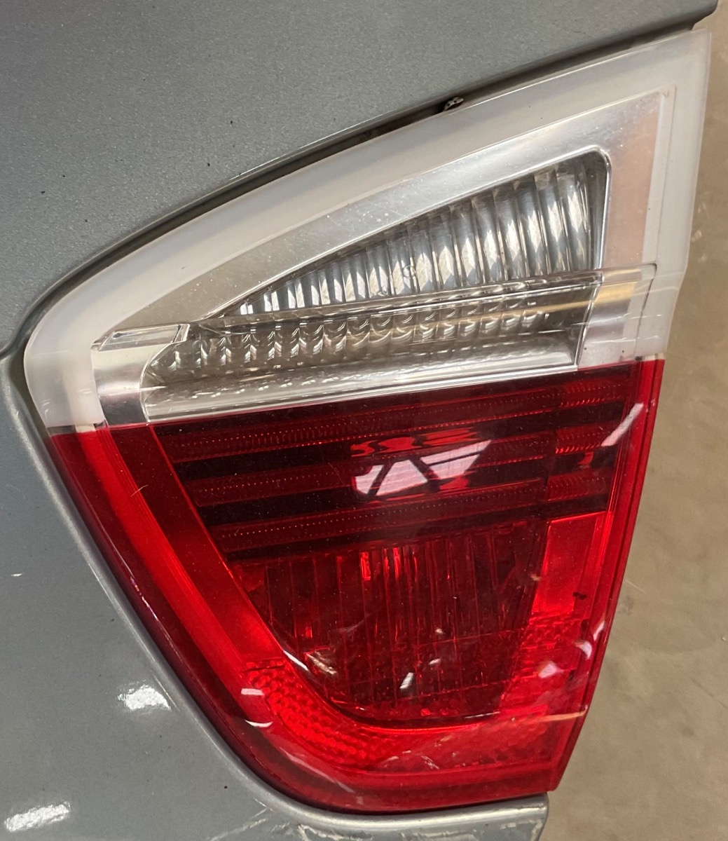 E90 RIGHT INNER TAIL LIGHT
