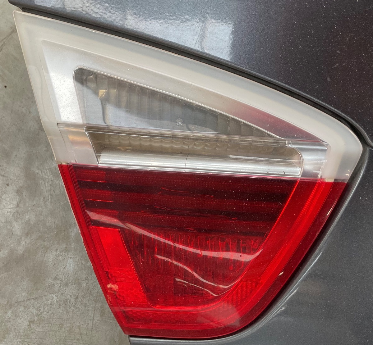 E90 LEFT INNER TAIL LIGHT