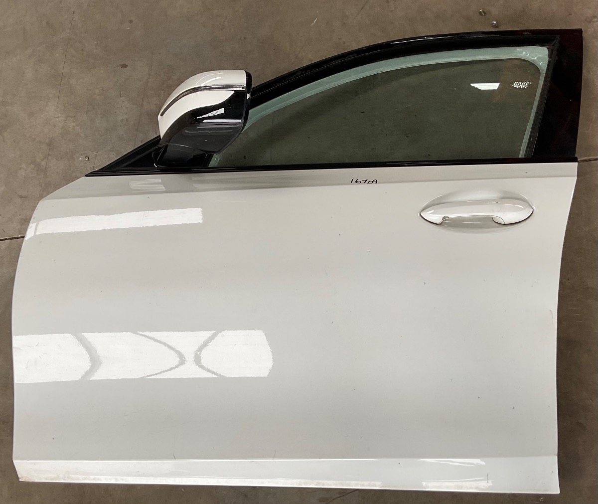 G20 LEFT FRONT DOOR (SHELL)