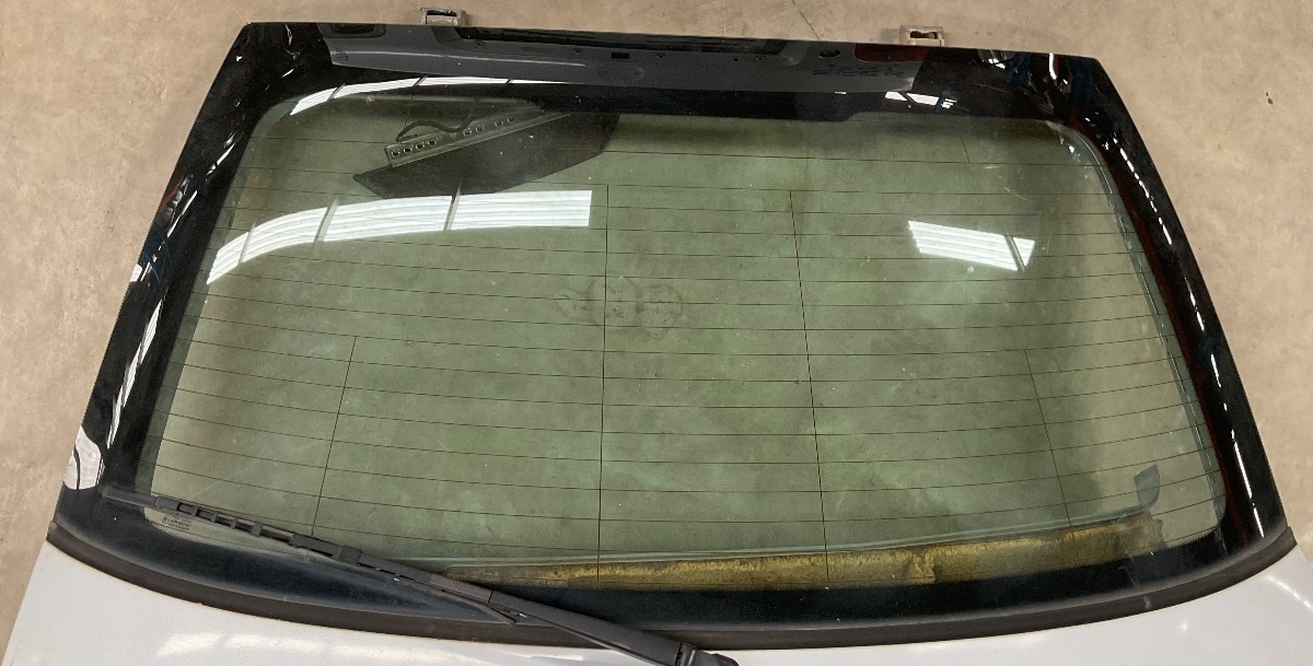 E46 TI TAILGATE GLASS