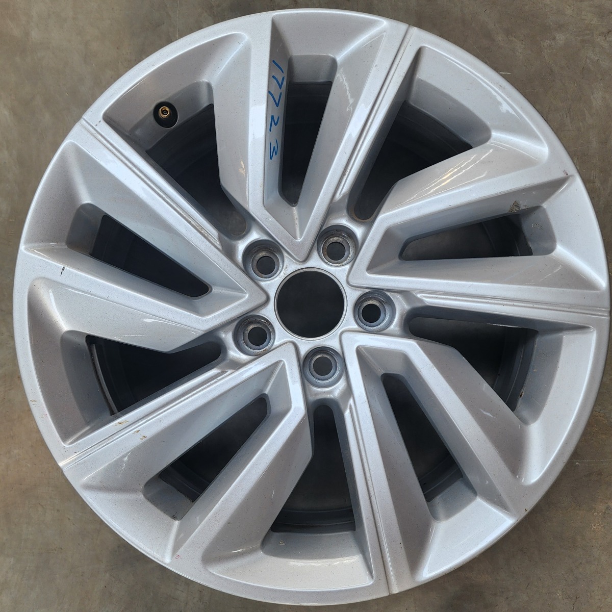 T CROSS 16" MAG RIM