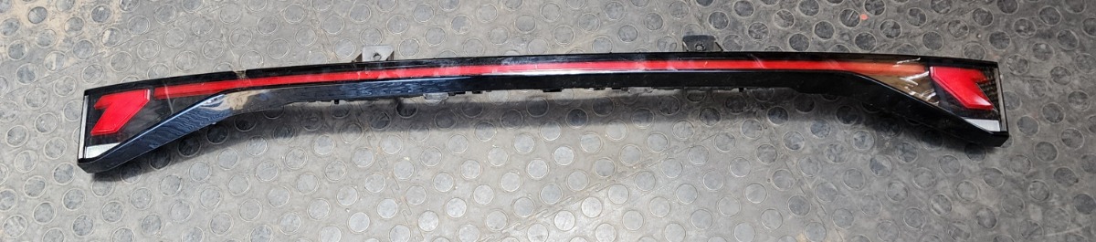FRONX/STARLET CROSS REAR CENTRE LIGHT
