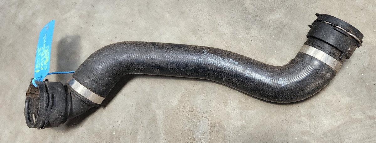 W205 COOLANT HOSE PIPE