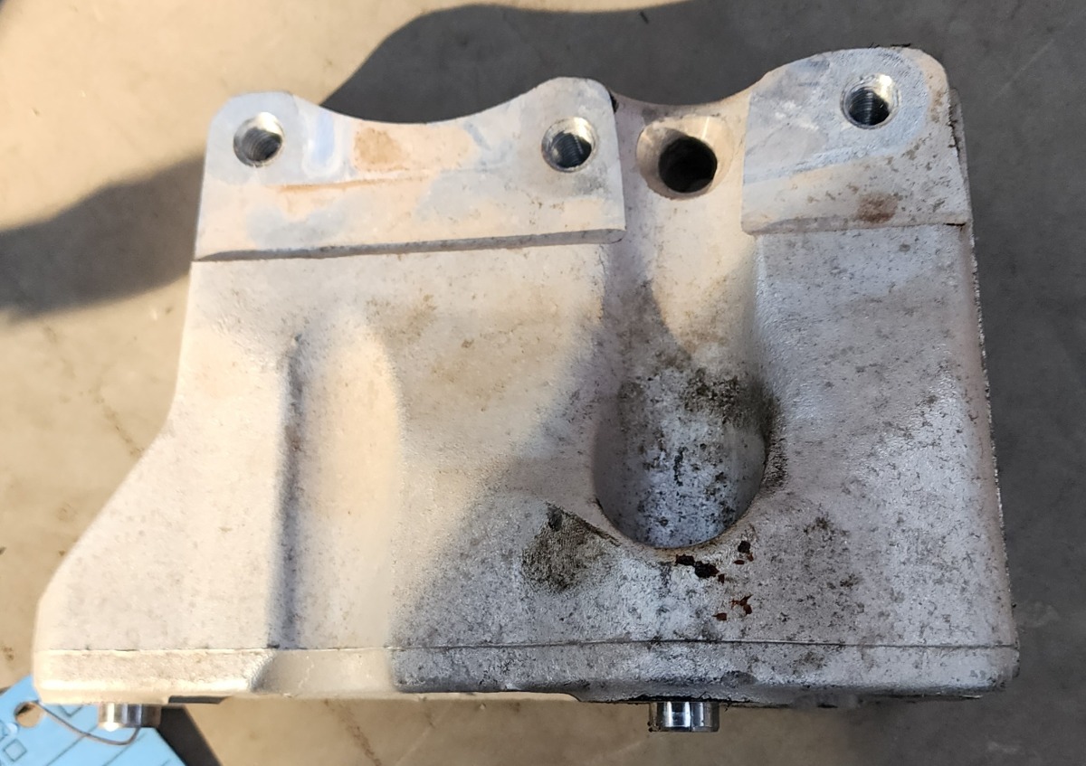 218I F44 ENGINE MOUNT RIGHT