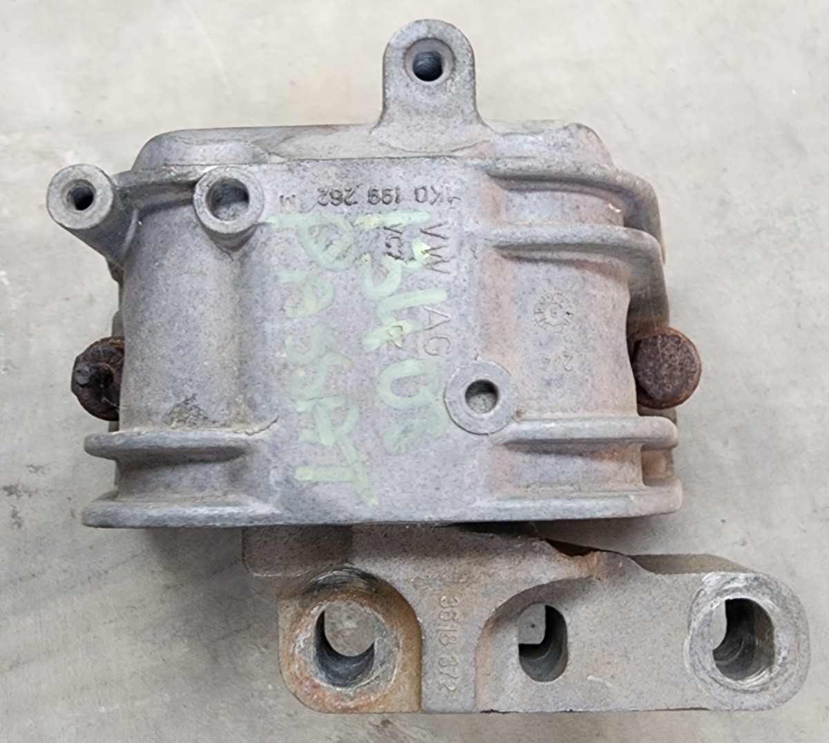 PASSAT 2.0TDI ENGINE MOUNTING