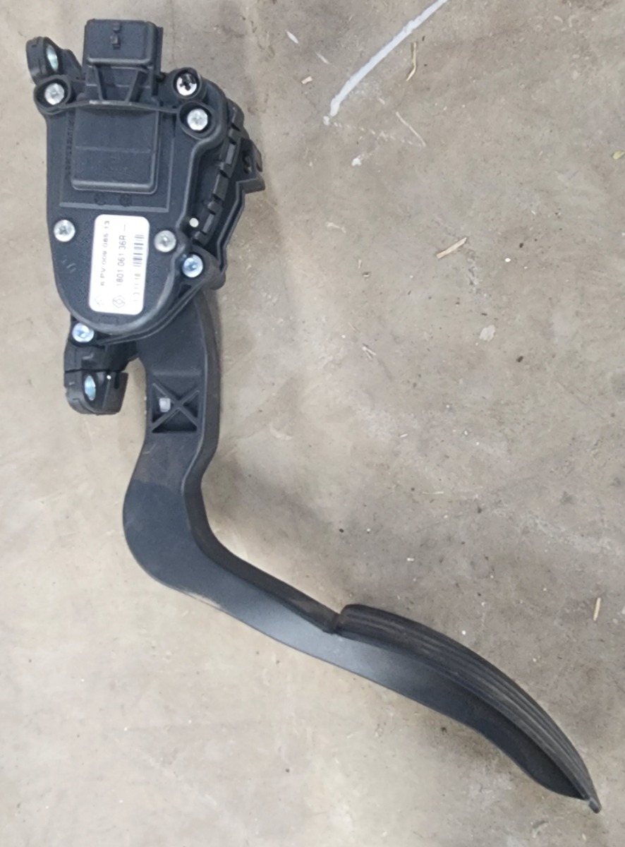 SANDERO II ACC PEDAL