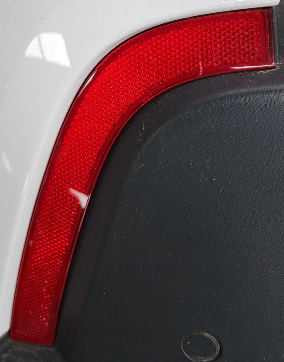 KIGER LEFT REAR REFLECTOR
