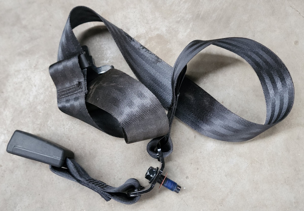 KIGER REAR CENTRE SEAT BELT