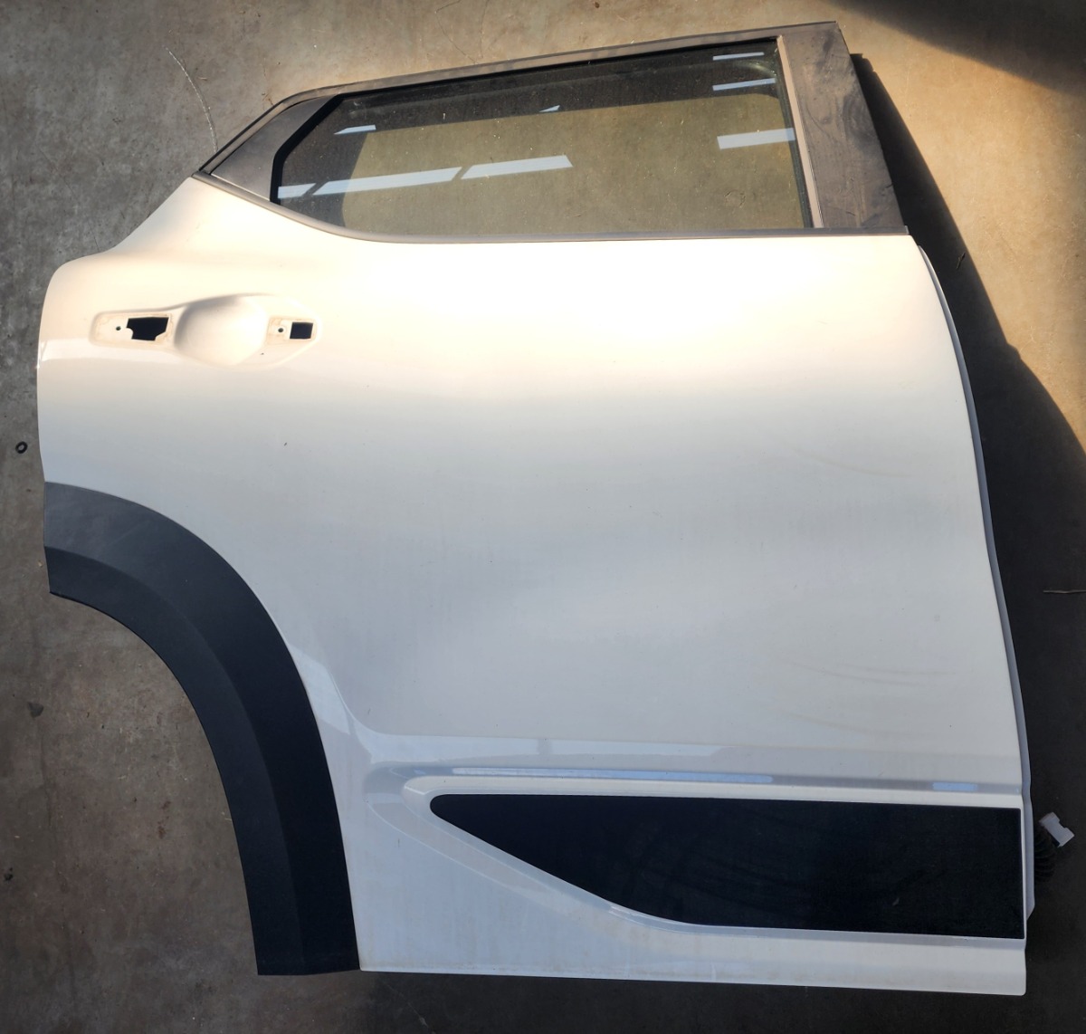 KIGER RIGHT REAR DOOR (SHELL)