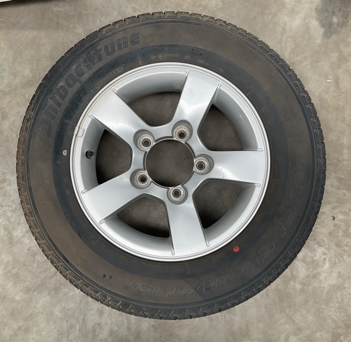 JIMNY 15'' MAG RIM & TYRE