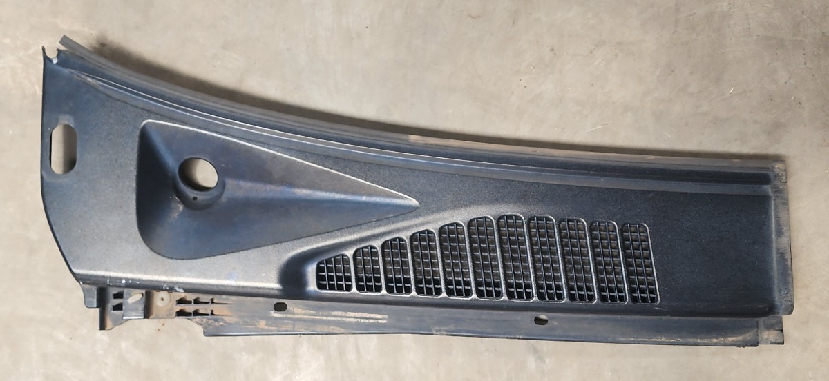 NP300 Cowl Panel Grille Right