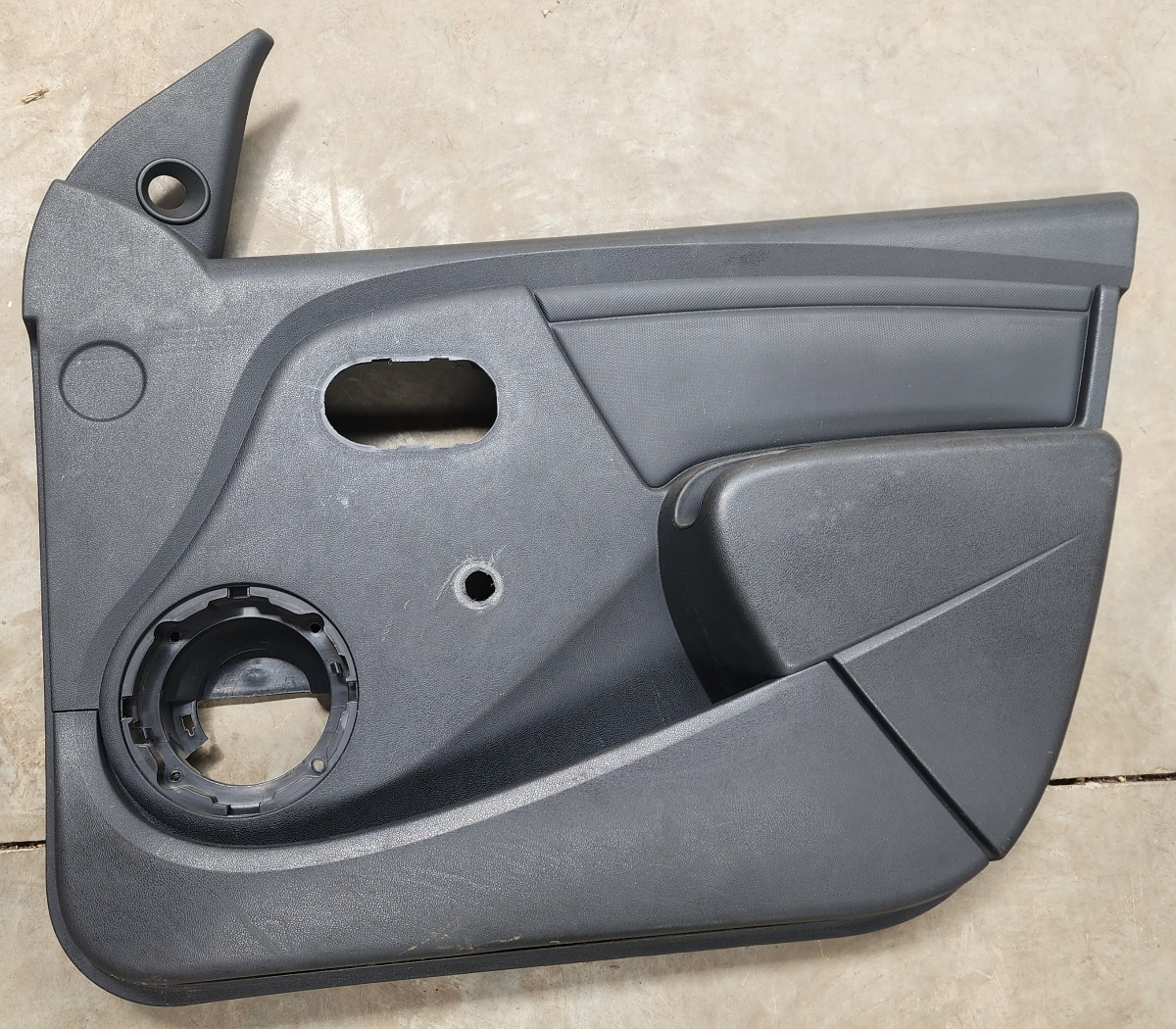 NP200 RIGHT FRONT DOOR PANEL