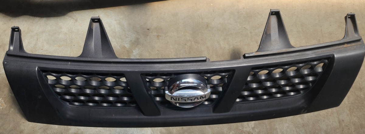 NP300 Main Grille - Black