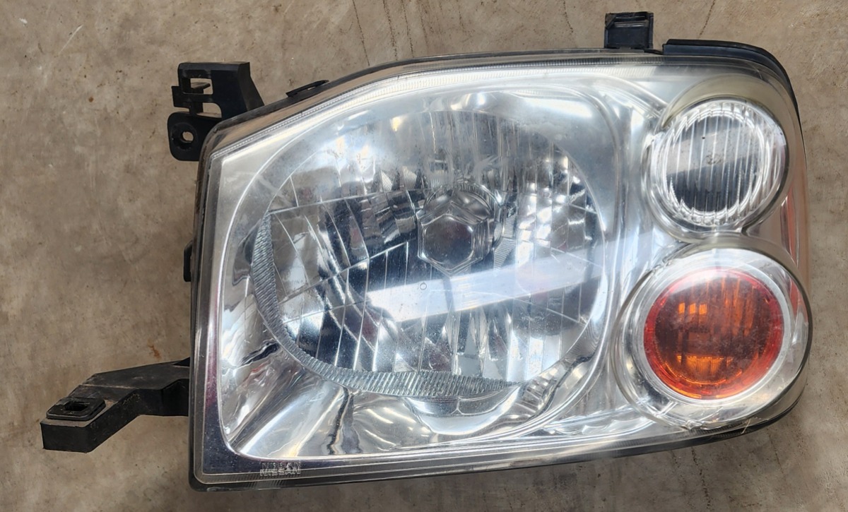 NP300 Left Headlamp