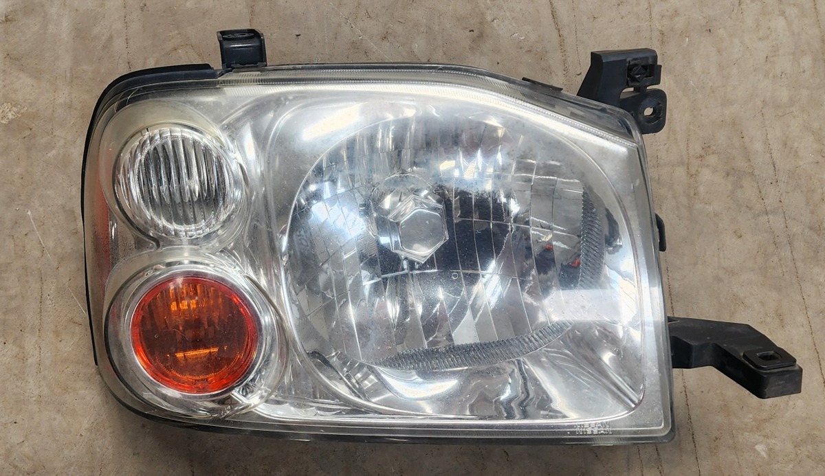 NP300 Right Headlamp