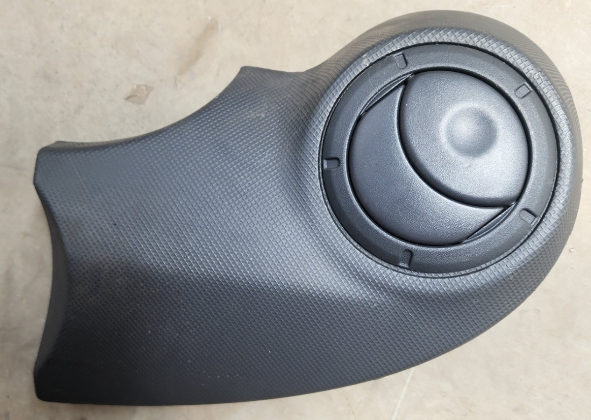 NP200 RIGHT DASH TRIM