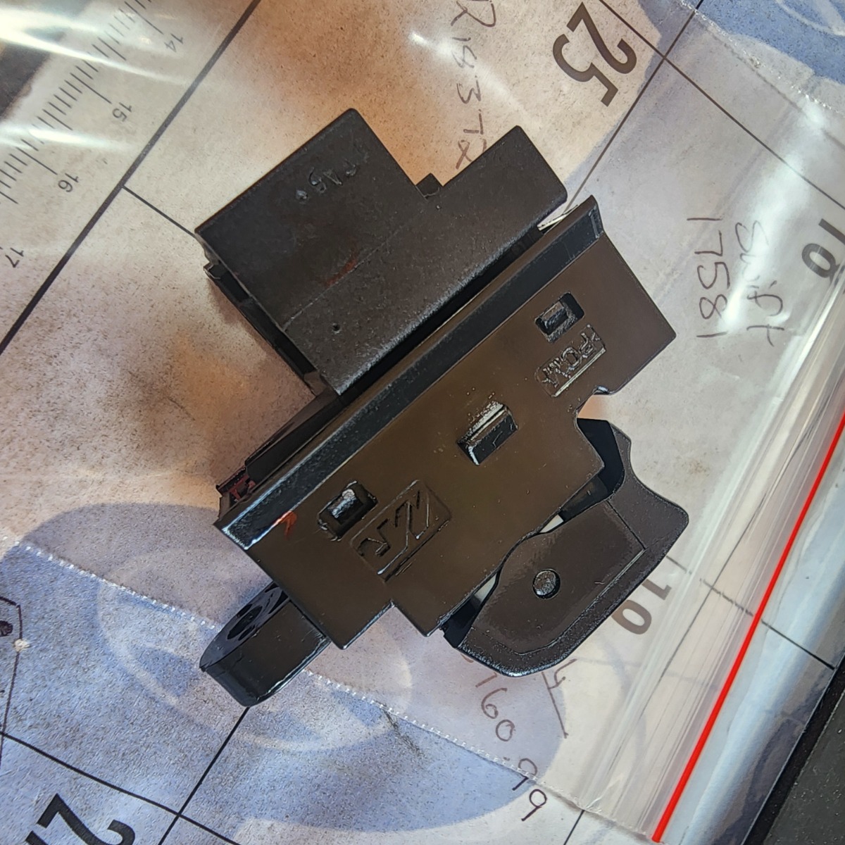 STARLET RIGHT REAR WINDOW SWITCH