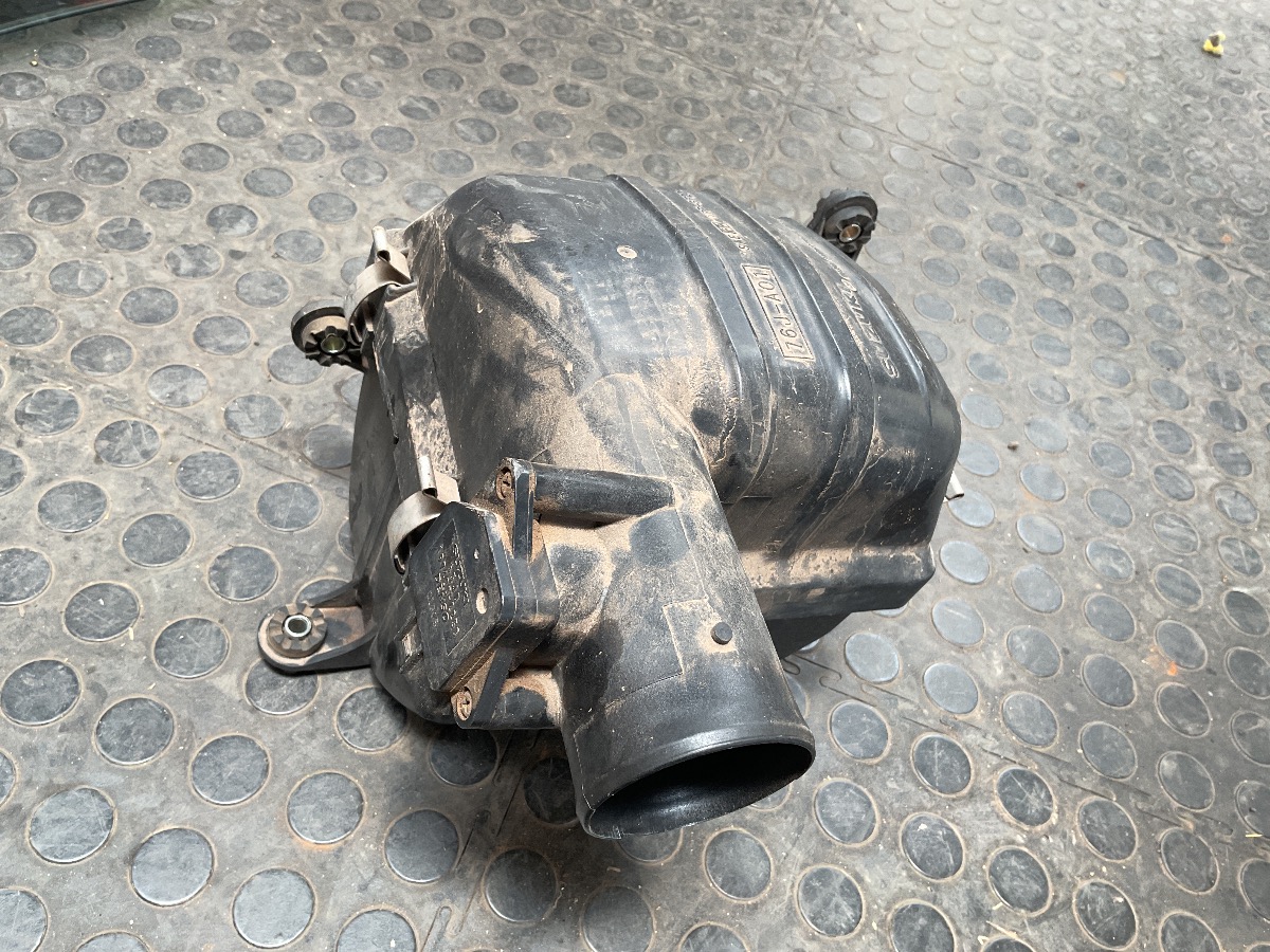 JIMNY 1.3 AIRFILTER HOUSING