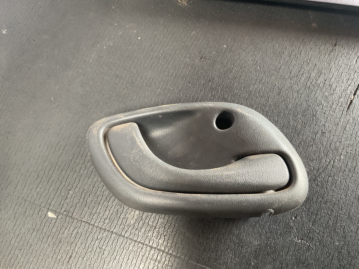 JIMNY 1.3 INNER DOOR HANDLE RIGHT