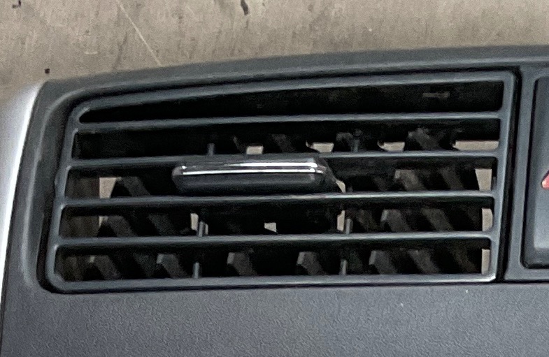 JIMNY 1.3 RIGHT CENTRE VENT