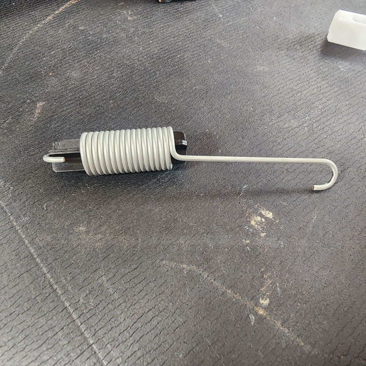 POLO VIVO MK2 CLUTCH PEDAL SPRING