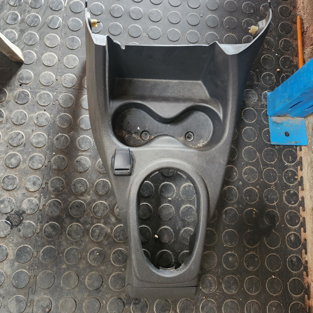 NP200 GEAR LEVER CONSOLE