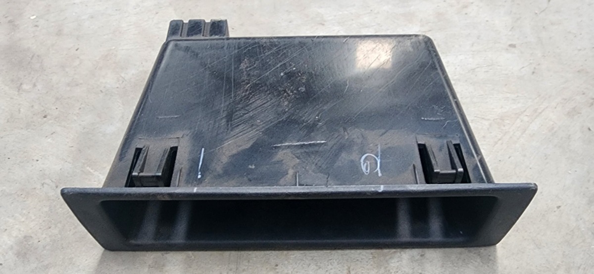 NP200 CENTRE CONSOLE STORAGE TRAY