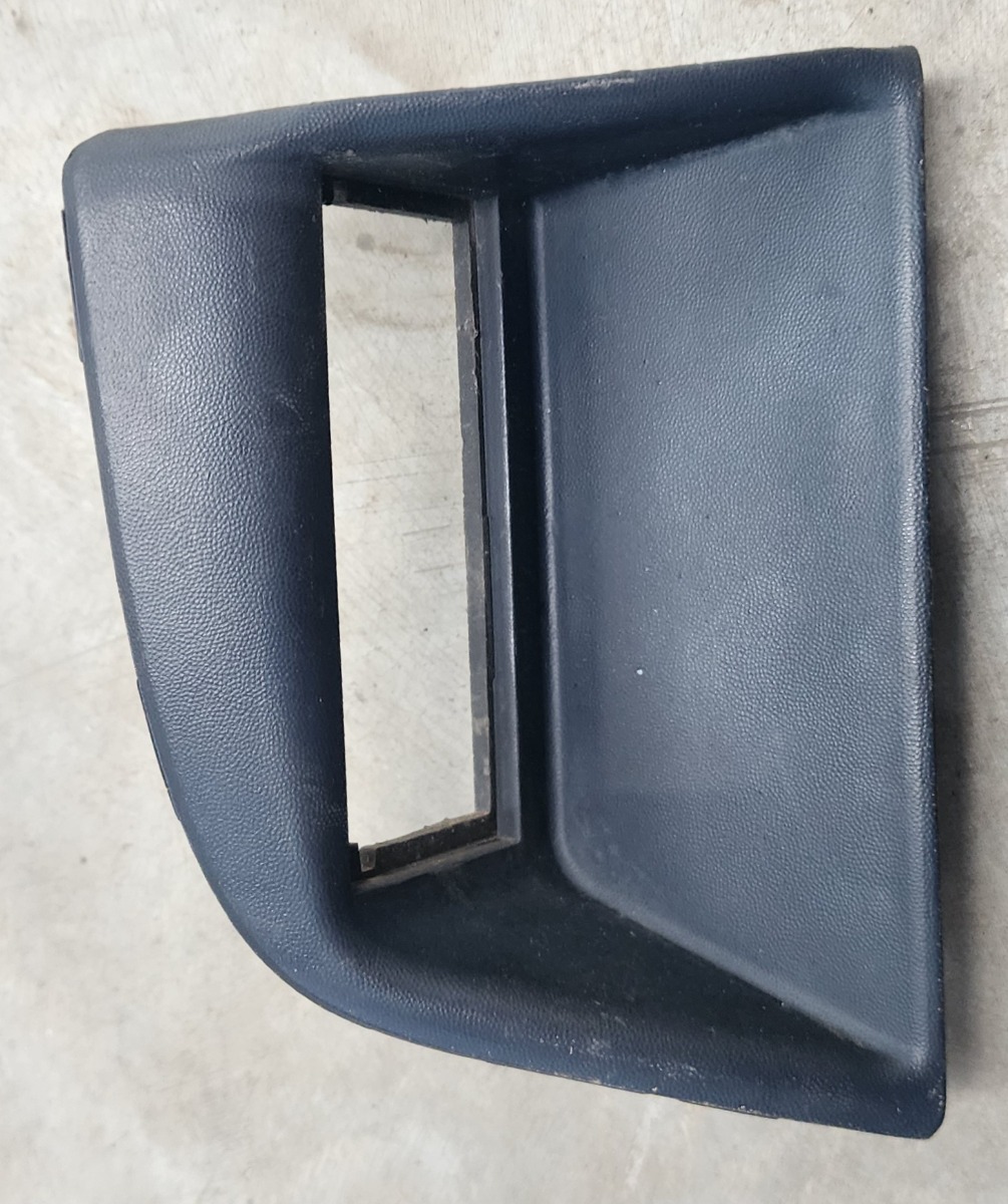 NP200 NO PLATE LIGHT HOLDER LEFT