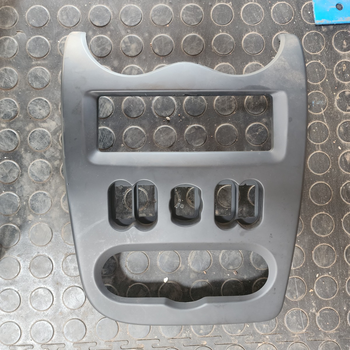 NP200 CENTRE FACIA PANEL