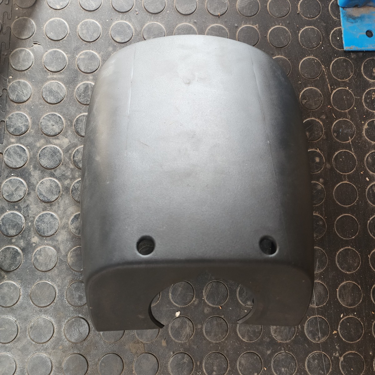 NP200 LOWER STEERING COVER