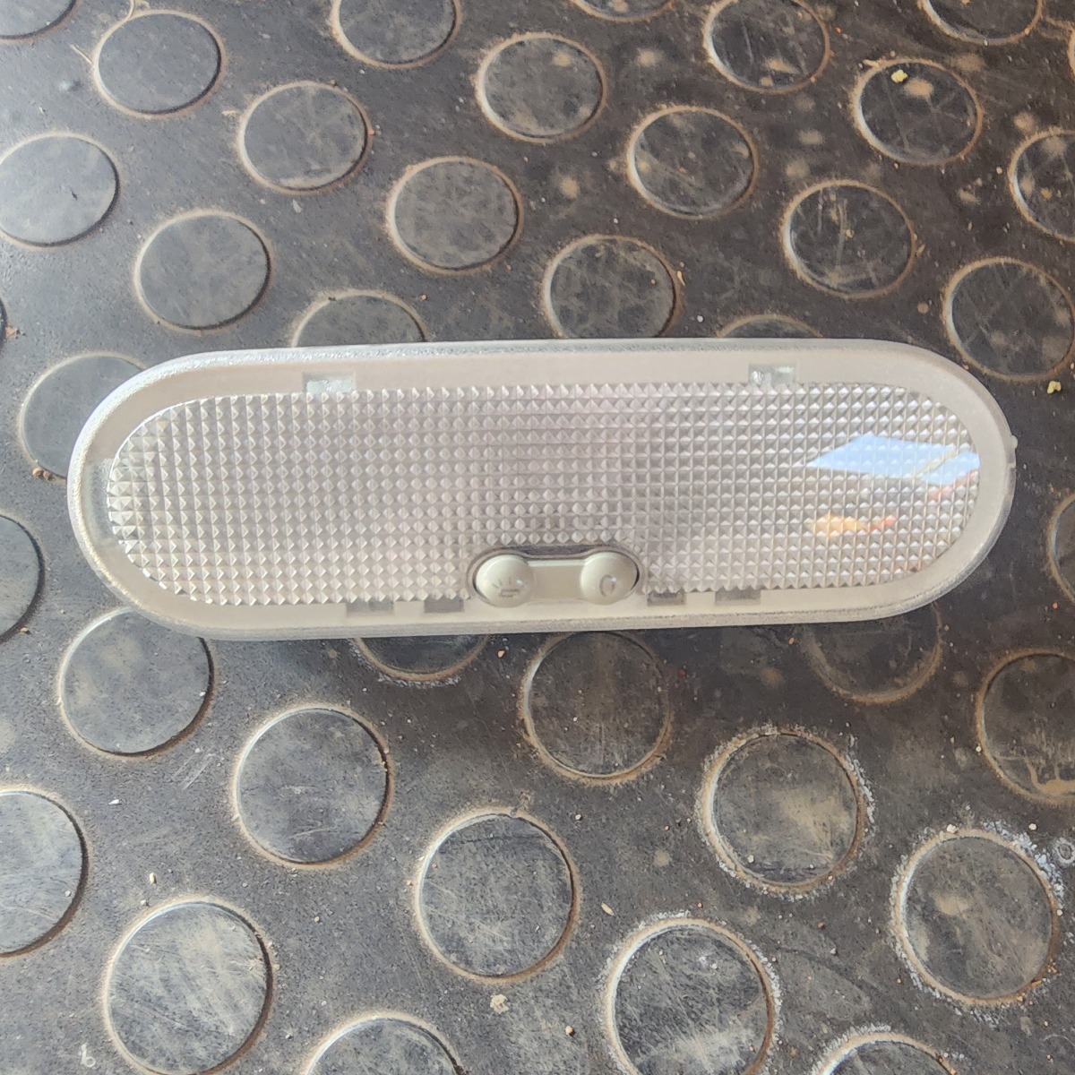 NP200 CENTRE DOME LIGHT