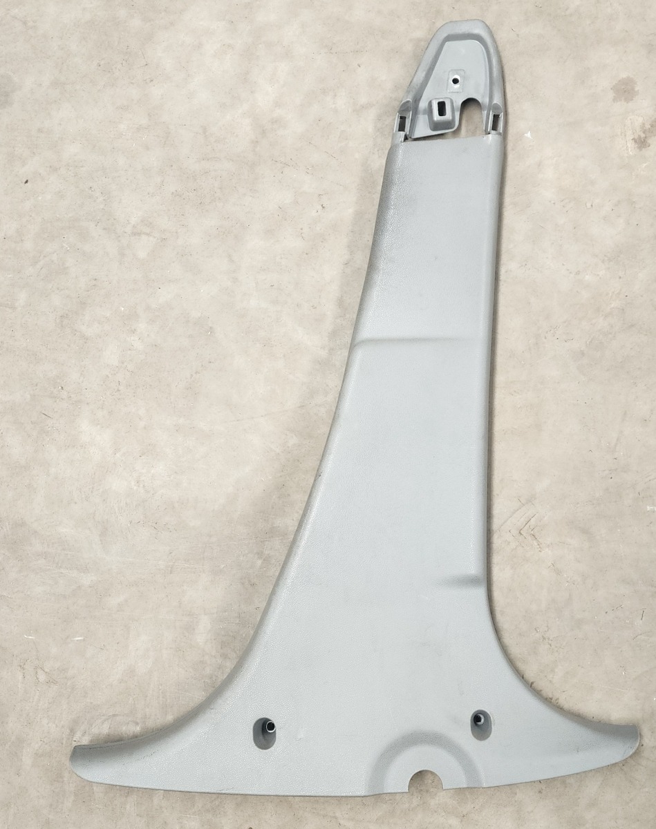 NP200 RIGHT B-PILLAR TRIM