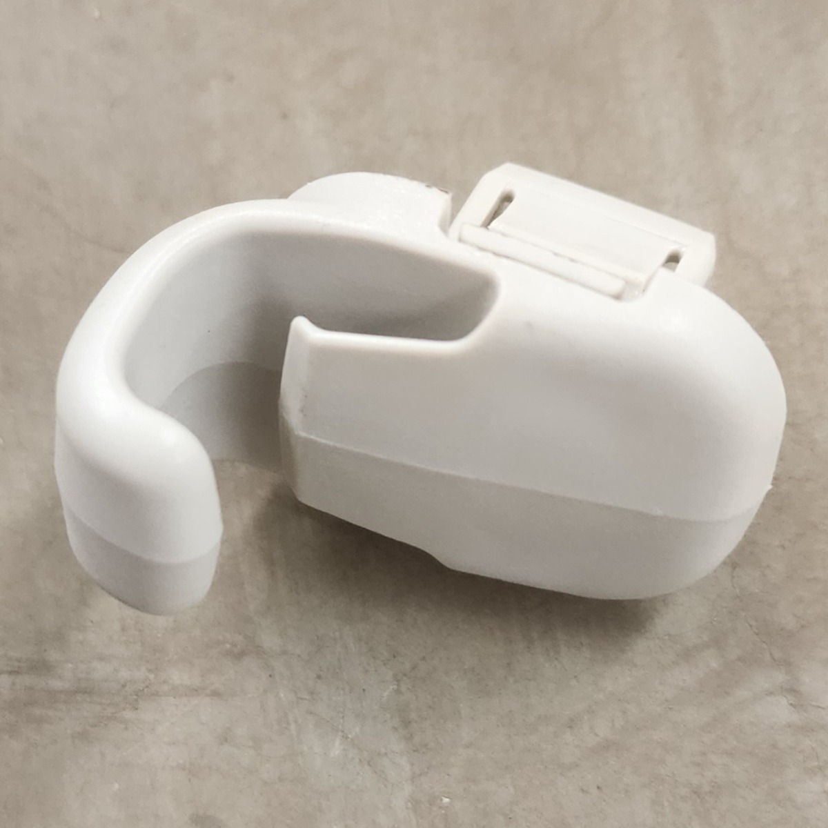 3 SUN VISOR CLIP L=R