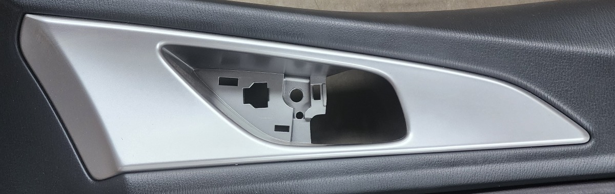 3 RIGHT FRONT DOOR INNER HANDLE TRIM