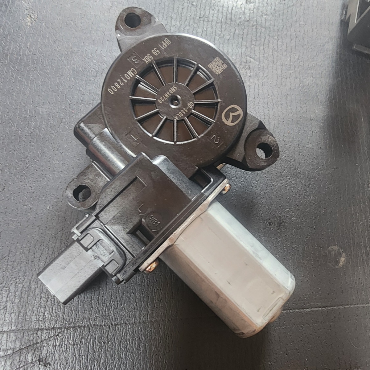 3 LEFT FRONT WINDOW MOTOR