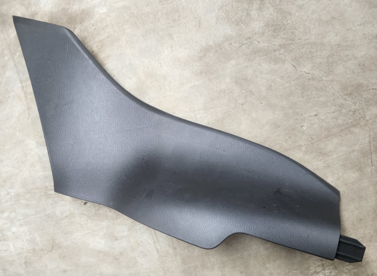 3 REAR CENTRE CONSOLE TRIM PANEL