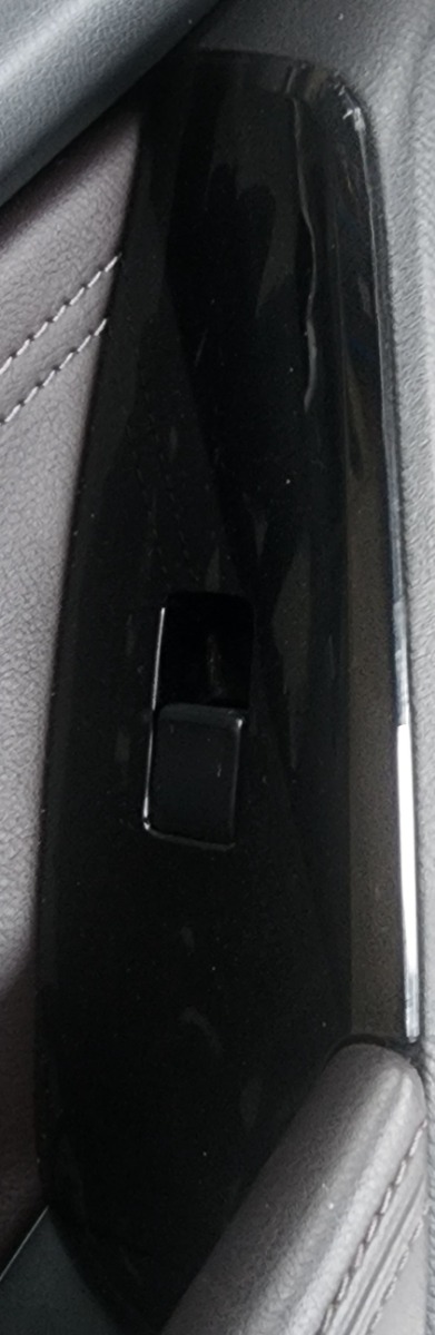 3 LEFT FRONT WINDOW SWITCH TRIM