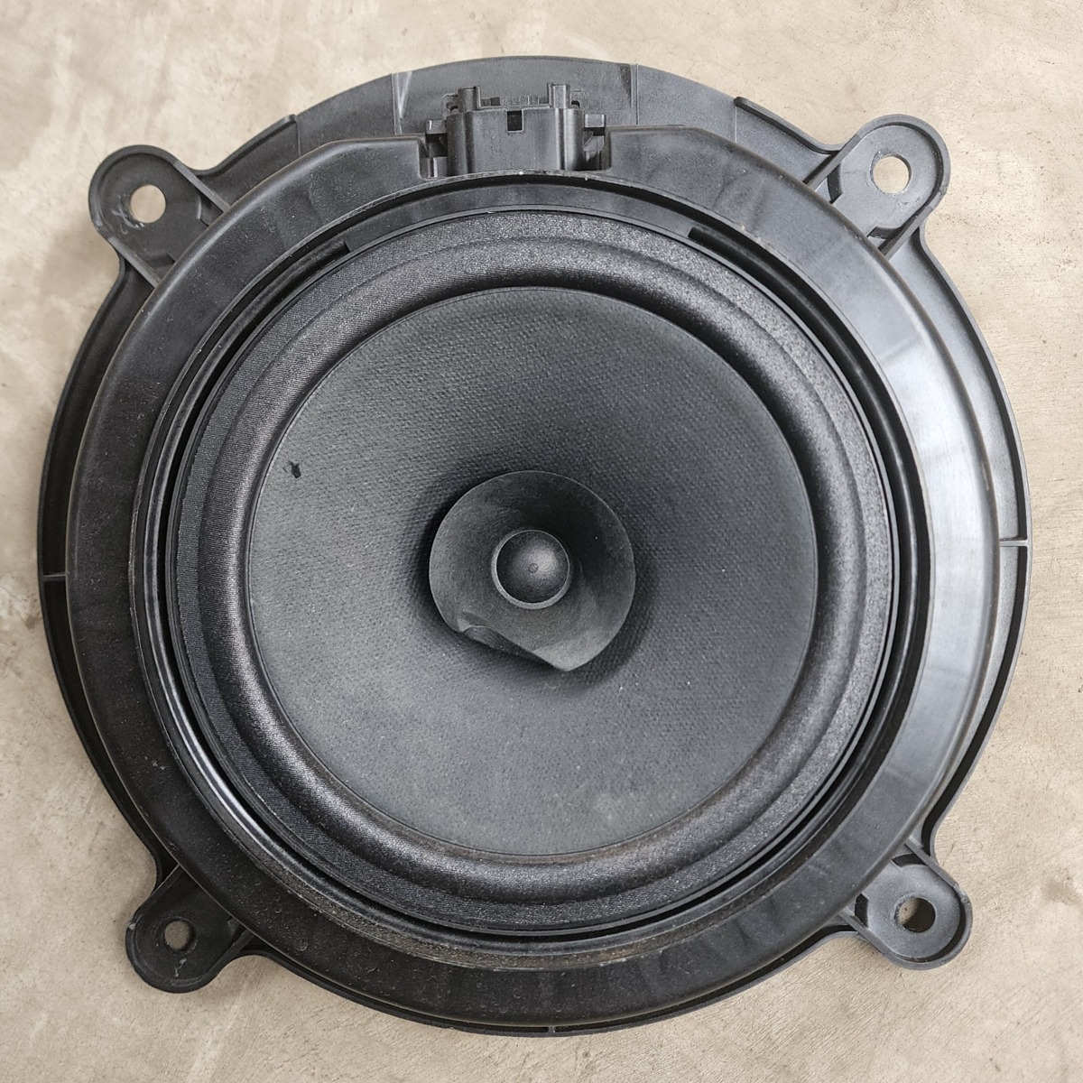 3 FRONT DOOR SPEAKER L=R