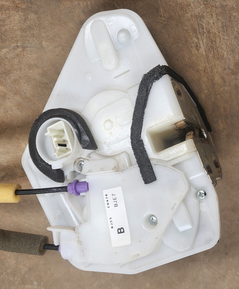 3 RIGHT FRONT DOOR LOCK
