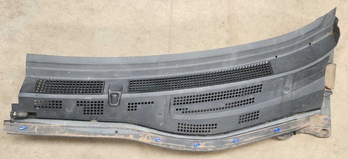 3 LEFT WINDSCREEN COULING